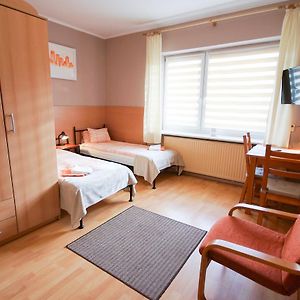 Pokój z dwoma pojedynczymi łóżkami